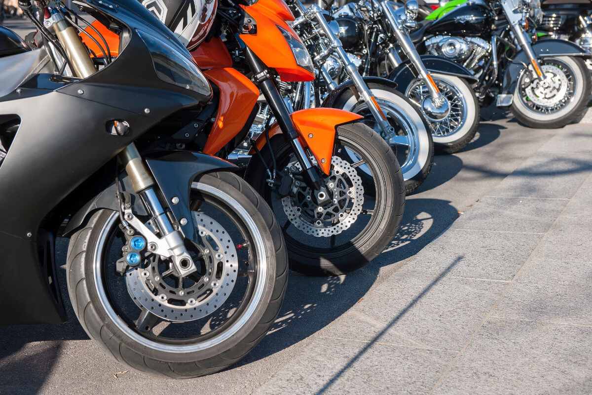 駐車しているバイク